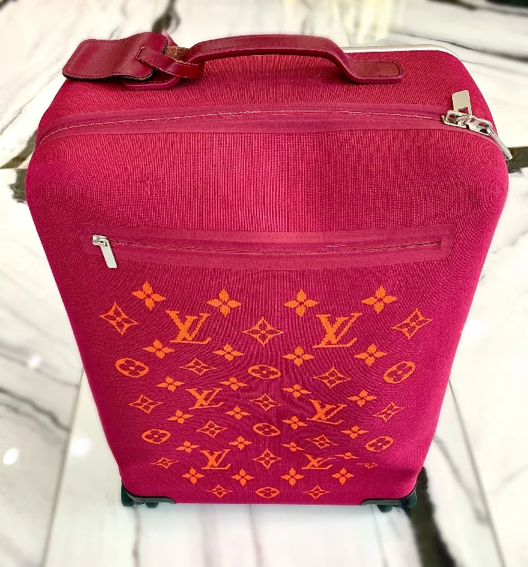 LOUIS VUITTON KNIT MONOGRAM HORIZON SOFT 55